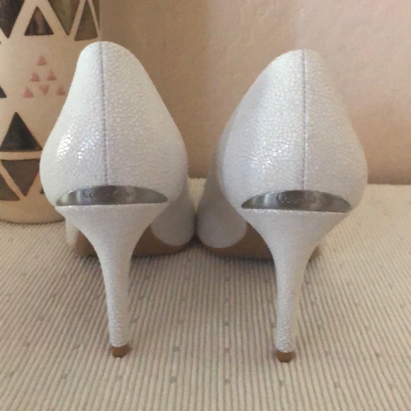 Calvin Klein - Picture 3 of 4